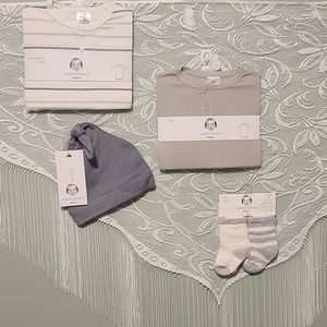 Gender Neutral awesome 4 pieces (0-6 months)